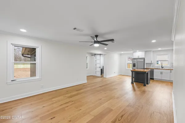 $389,000 | 262 West University Parkway, Jackson, TN 38305