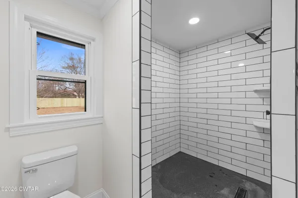 $389,000 | 262 West University Parkway, Jackson, TN 38305