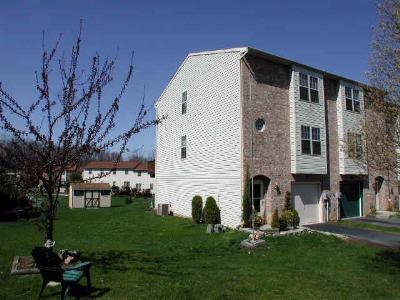 311 Ridgeview Drive Alburtis, PA 18011 - Photo 1 of 5 Gallery Image 1