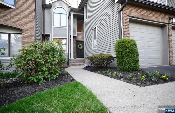 $1,075,000 | 111 Lakeview Drive, Old Tappan, NJ 07675