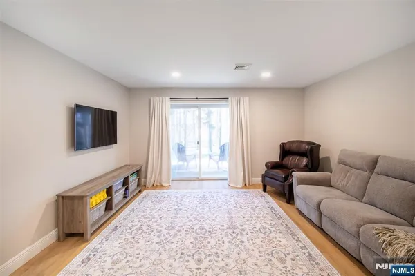 $1,075,000 | 111 Lakeview Drive, Old Tappan, NJ 07675
