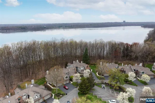 $1,075,000 | 111 Lakeview Drive, Old Tappan, NJ 07675