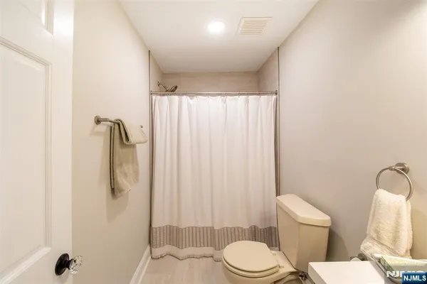 $1,075,000 | 111 Lakeview Drive, Old Tappan, NJ 07675