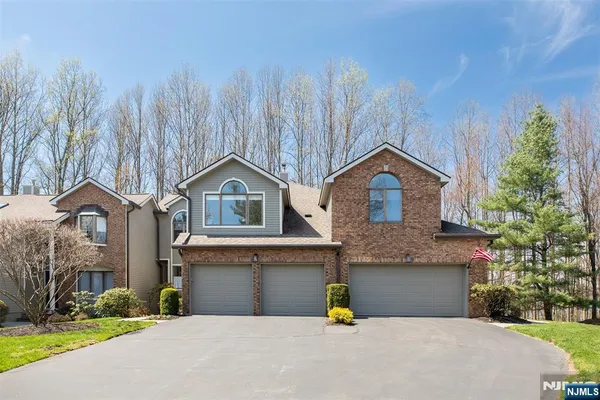 $1,075,000 | 111 Lakeview Drive, Old Tappan, NJ 07675