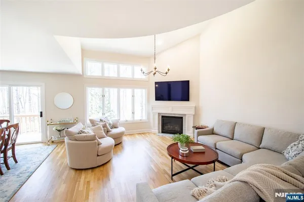 $1,075,000 | 111 Lakeview Drive, Old Tappan, NJ 07675