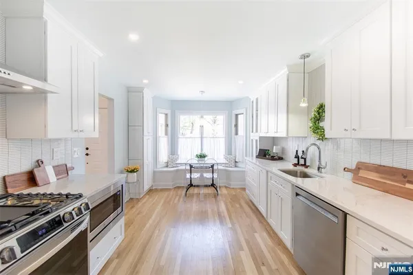 $1,075,000 | 111 Lakeview Drive, Old Tappan, NJ 07675