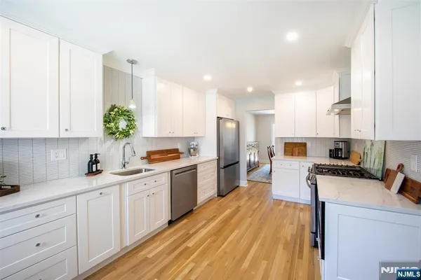 $1,075,000 | 111 Lakeview Drive, Old Tappan, NJ 07675