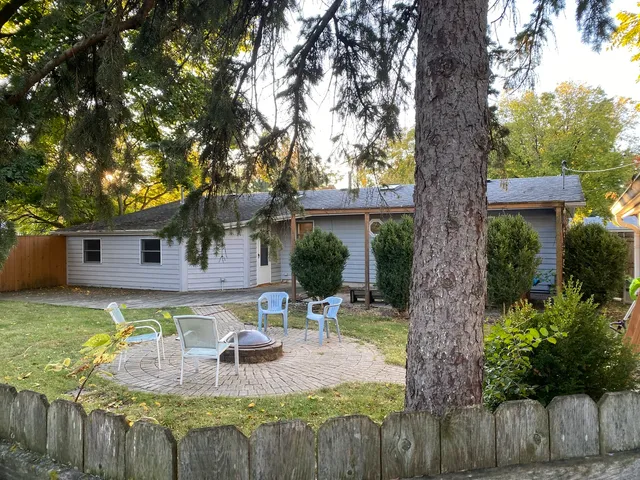 $365,000 | 10 Briar Lane, Geneva, IL 60134