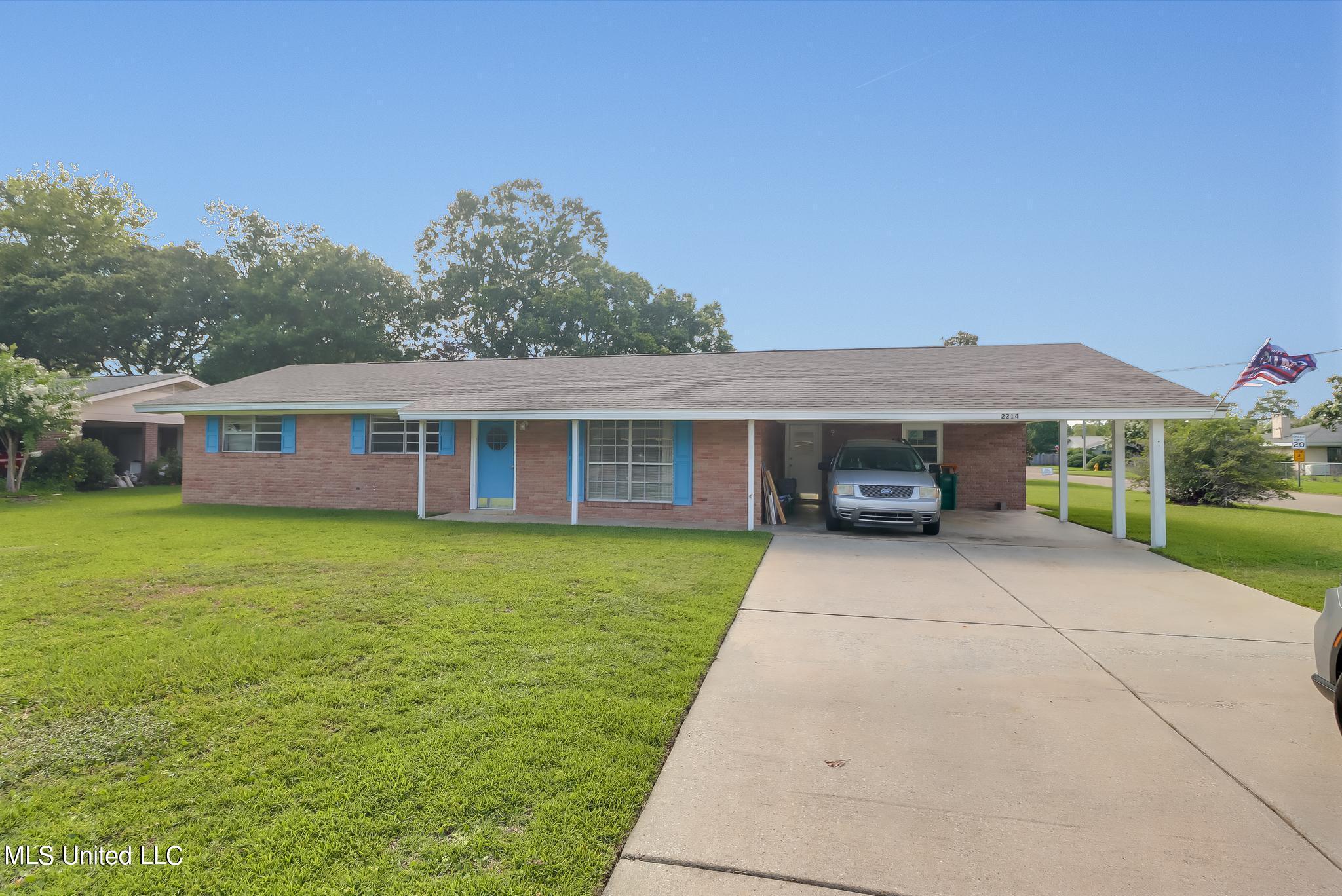 2214 Old Popp's Ferry Road Biloxi, MS 39532 - Photo 2 of 23 IMG_2801