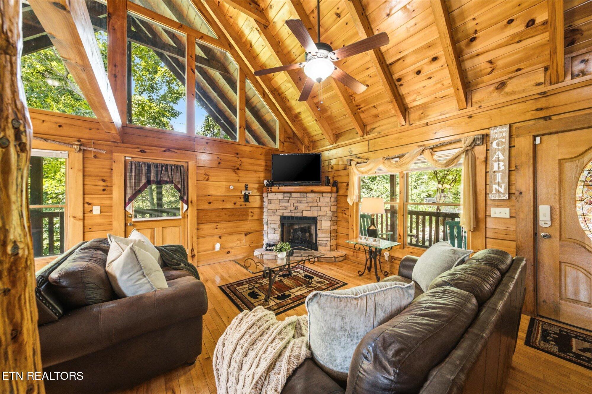 2606 Tree Top Way Pigeon Forge, TN 37863 - Photo 3 of 38 03
