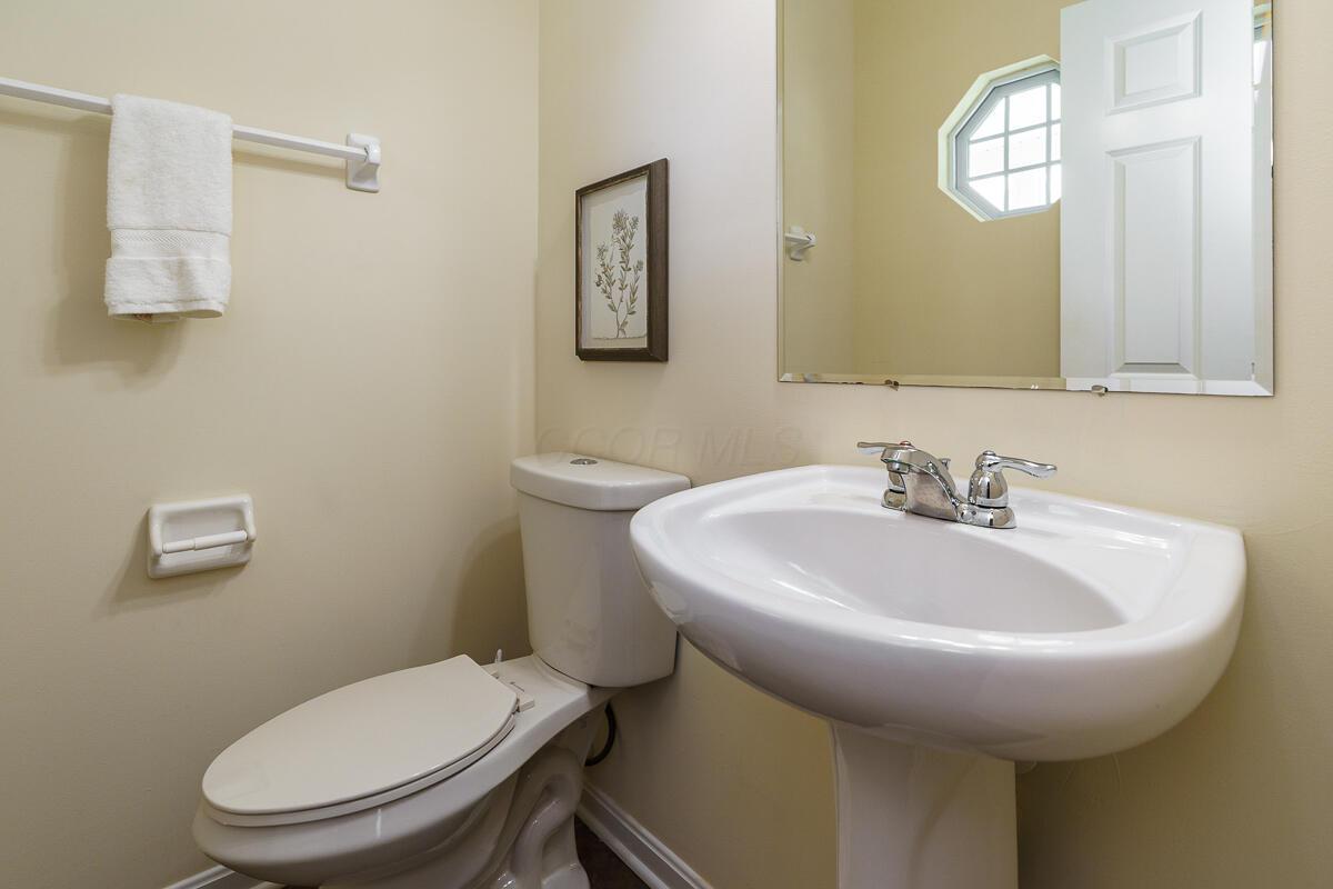 5851 Myrick Road Dublin, OH 43016 - Photo 15 of 37 half bath
