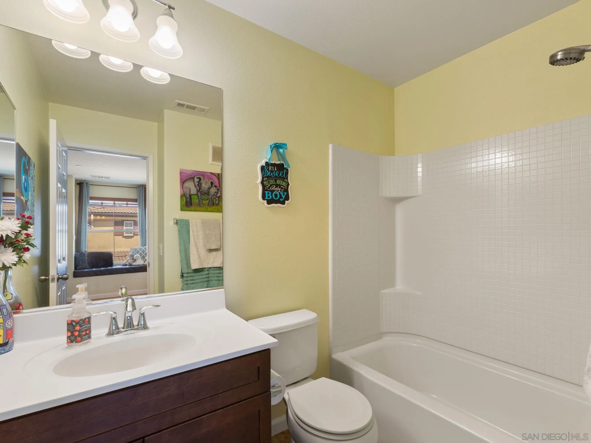 1412 Calabria Street Santee, CA 92071 - Photo 40 of 72 3rd floor secondary ensuite full bath