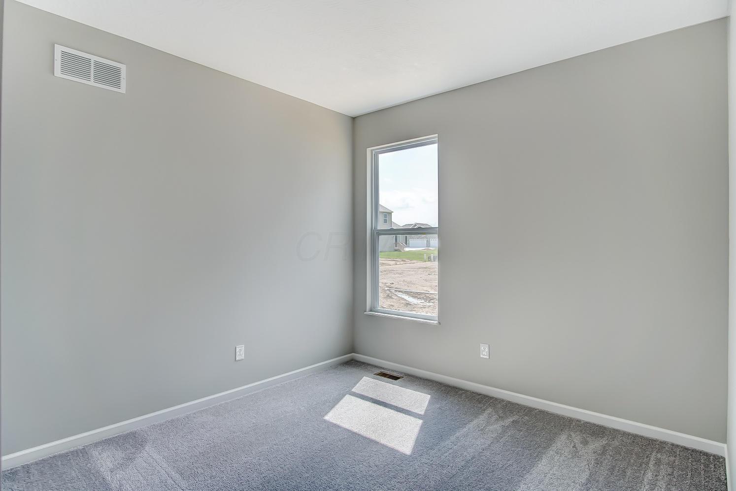 185 Chestnut Commons Drive Commercial Point, OH 43116 - Photo 17 of 31
