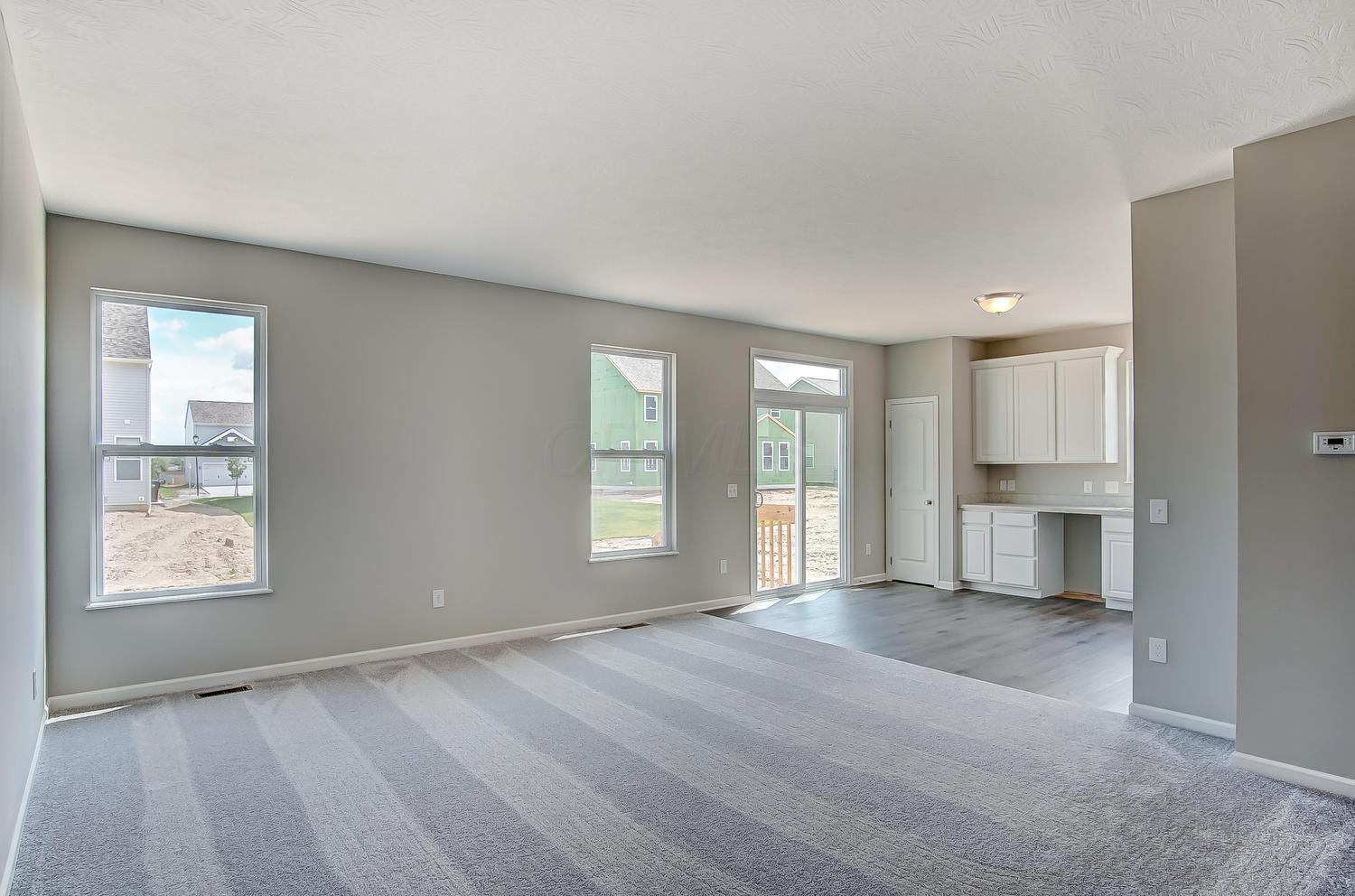 185 Chestnut Commons Drive Commercial Point, OH 43116 - Photo 5 of 31