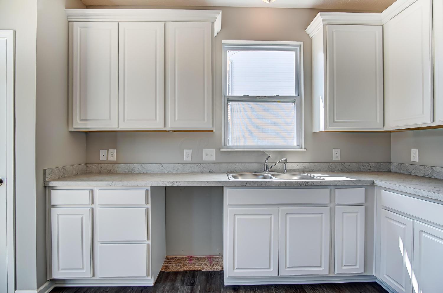 185 Chestnut Commons Drive Commercial Point, OH 43116 - Photo 10 of 31