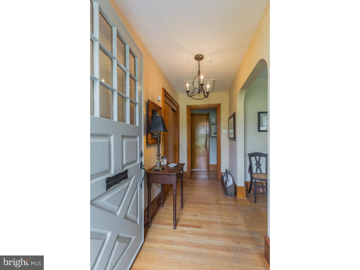 6 Carl Road Wilmington, DE 19803 - Photo 2 of 25 Foyer