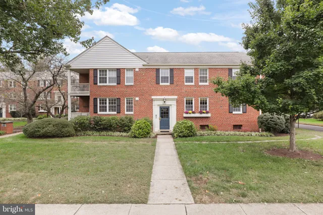 $359,000 | 6613 East Wakefield Drive, Unit A1, Alexandria, VA 22307