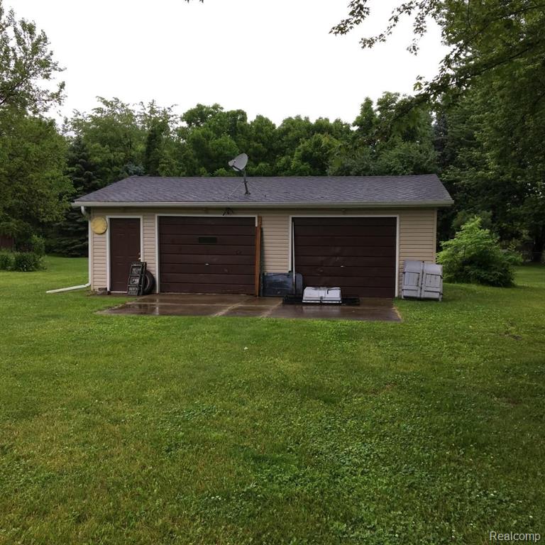 3382 Rolston Road Fenton, MI 48430 - Photo 2 of 11