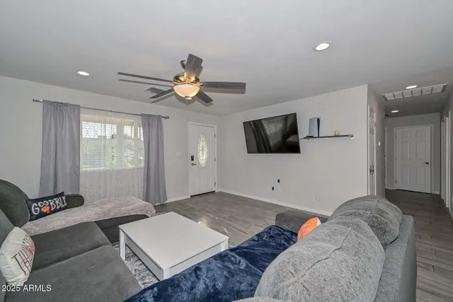 $370,500 | 17234 North 15th Avenue, Phoenix, AZ 85023