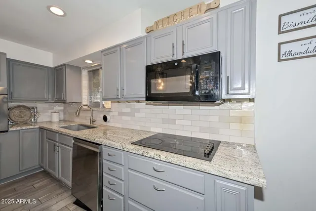 $370,500 | 17234 North 15th Avenue, Phoenix, AZ 85023