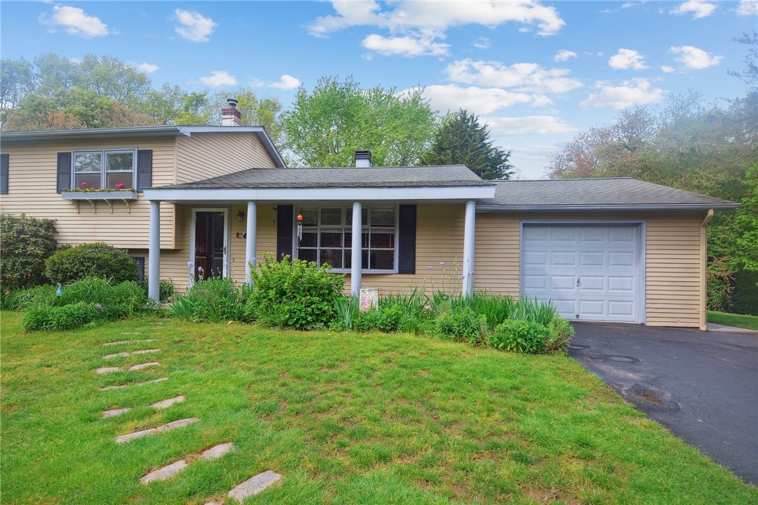 20 Castle Way Westerly, RI 02891 - Photo 2 of 25