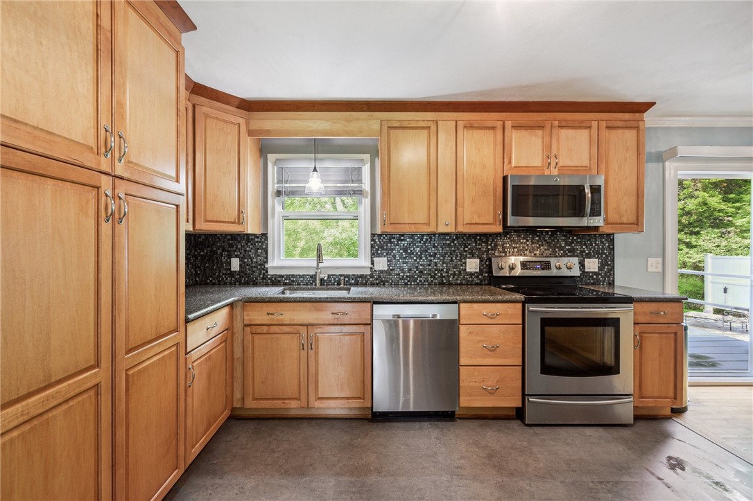 20 Castle Way Westerly, RI 02891 - Photo 8 of 25