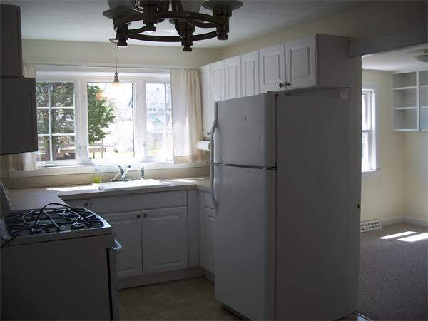 16 Howard Street Wareham, MA 02571 - Photo 2 of 12 Gallery Image 2