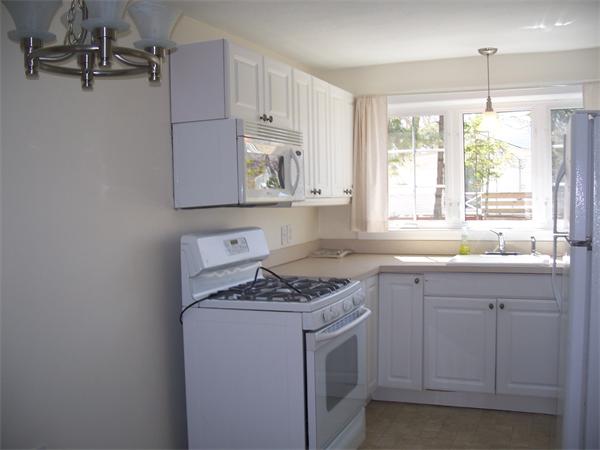 16 Howard Street Wareham, MA 02571 - Photo 3 of 12 Gallery Image 3