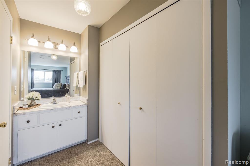 141 Stratford Lane Rochester Hills, MI 48309 - Photo 21 of 37