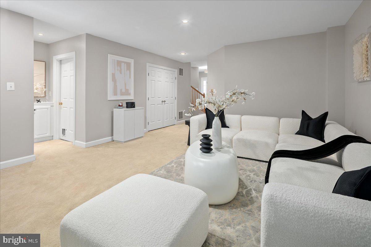 6347 Simmer Circle Springfield, VA 22150 - Photo 10 of 47 a living room with furniture and a lamp