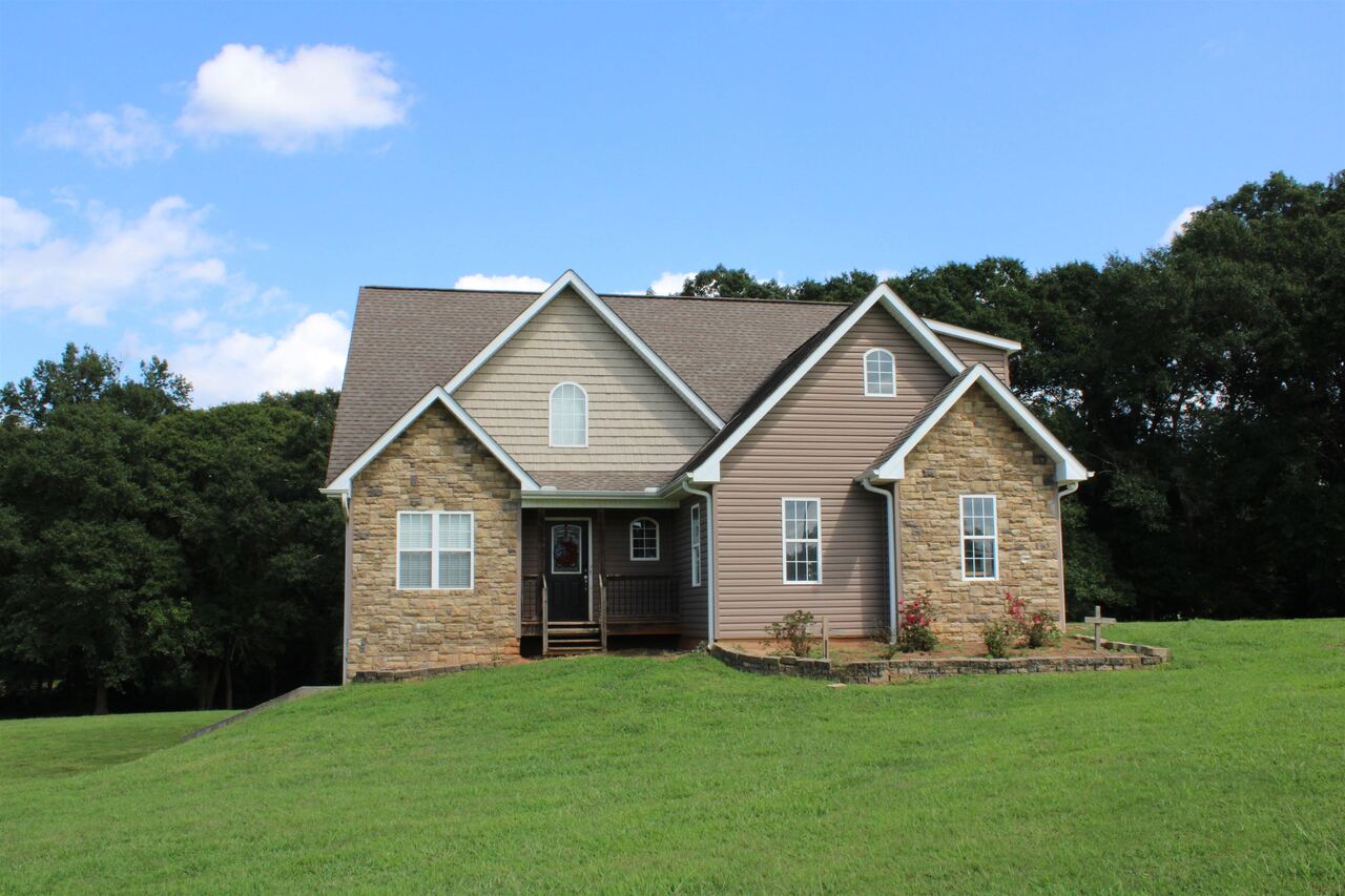 1643 Vanna Road Royston, GA 30662 - Photo 1 of 1 a front view of a house with a yard
