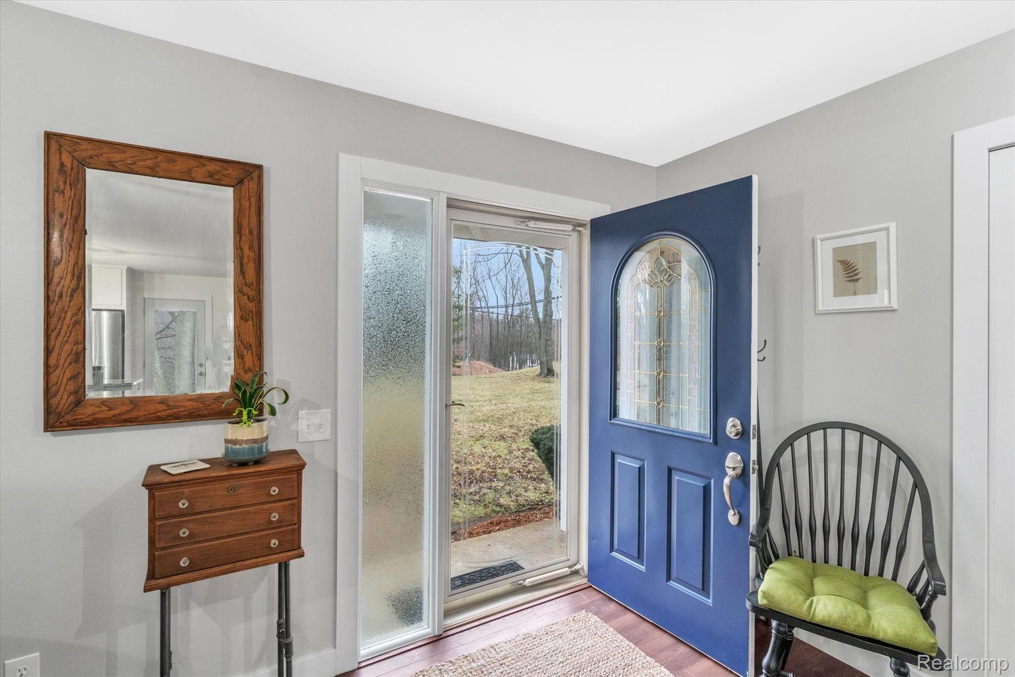 680 Murray Hill Road Highland, MI 48357 - Photo 5 of 45 Front entry