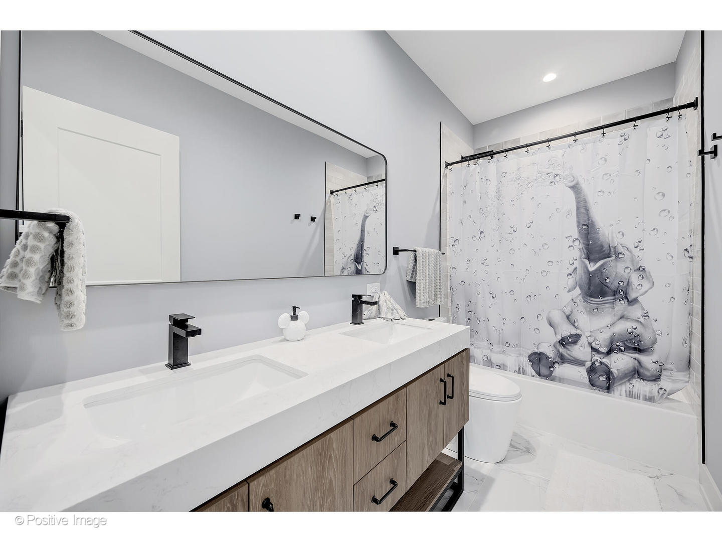 718 Justina Street Hinsdale, IL 60521 - Photo 17 of 23 a bathroom with a sink vanity granite tub shower and a mirror
