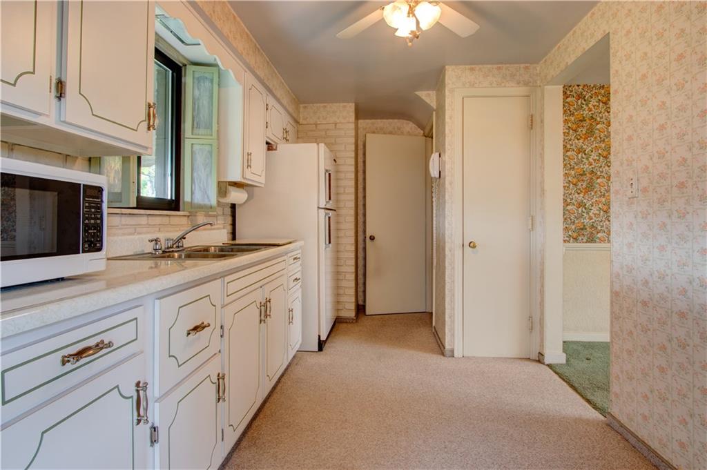 2041 Sunnydale Road Pittsburgh, PA 15243 - Photo 11 of 25 Gallery Image 11