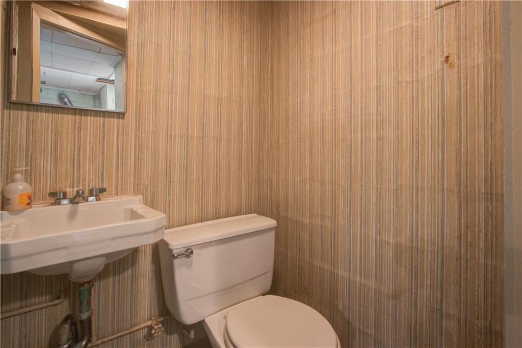 2041 Sunnydale Road Pittsburgh, PA 15243 - Photo 14 of 25 Gallery Image 14