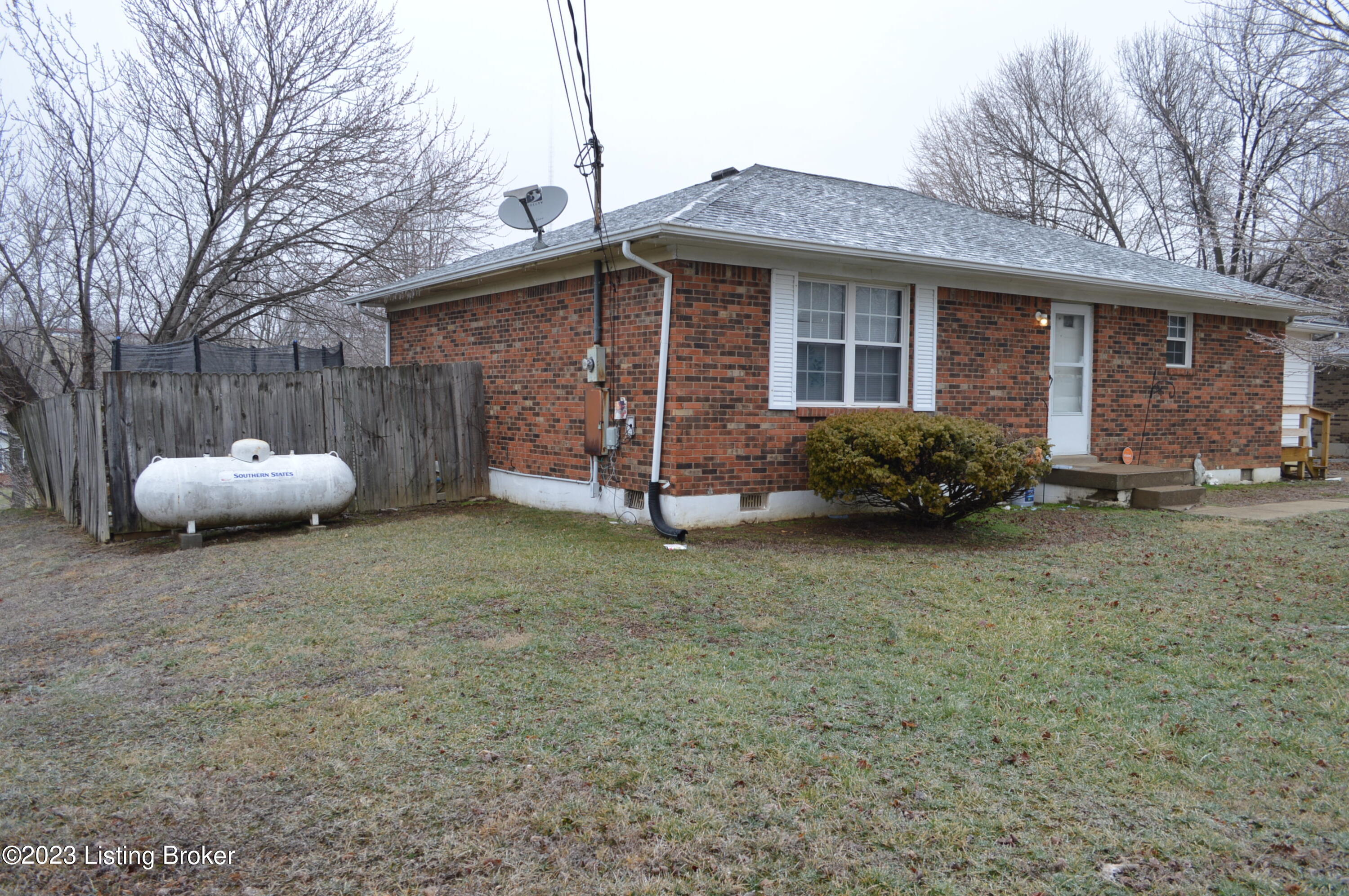 310 Crossgate Road Elizabethtown, KY 42701 - Photo 3 of 15 DSC_0002