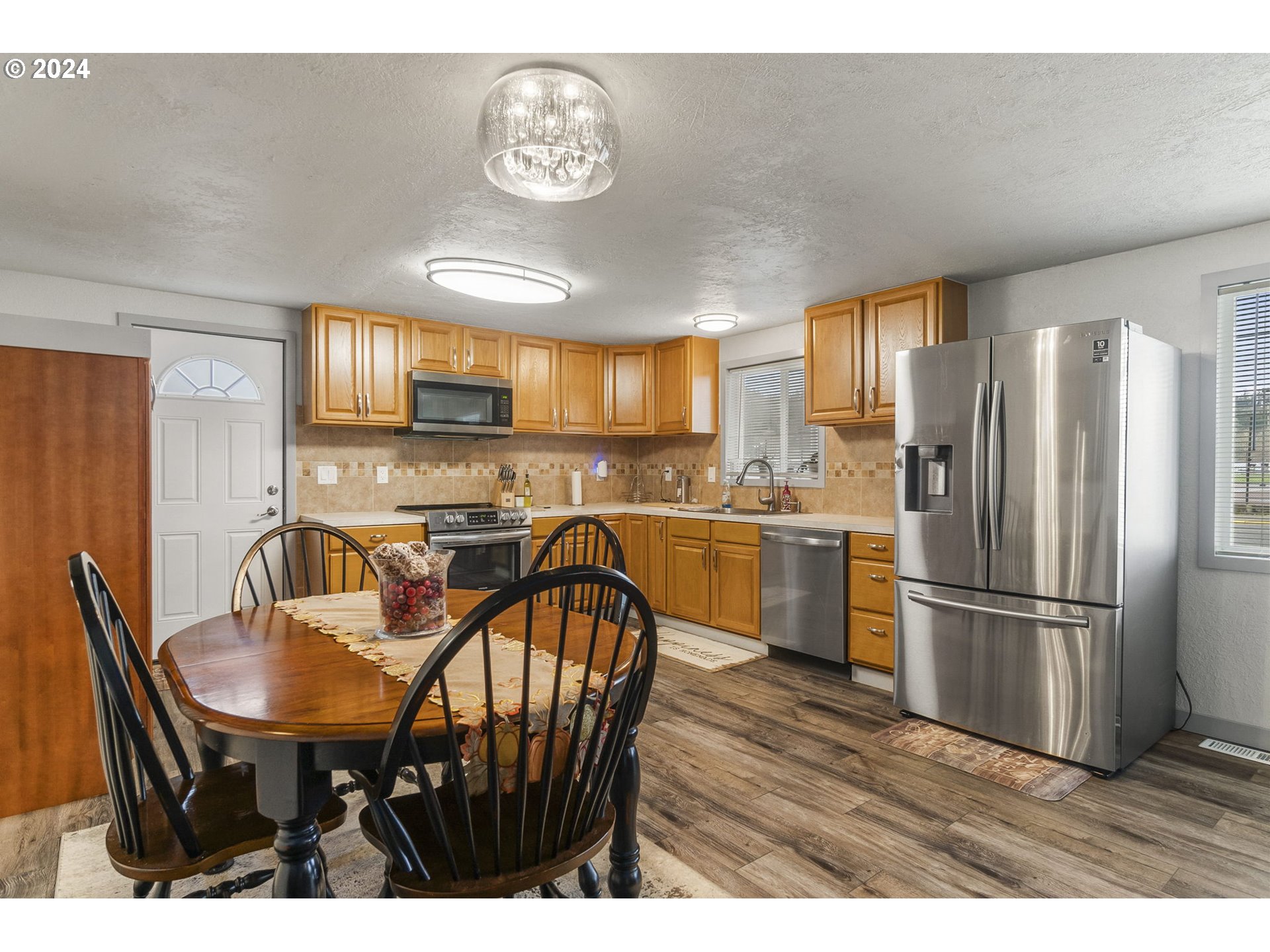 585 Southwest 16th Street Chehalis, WA 98532 - Photo 8 of 32 Gallery Image 8