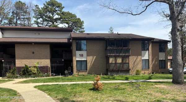 $269,000 | 18 Pine Cluster Circle, Unit D, Manalapan, NJ 07726