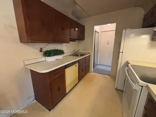 $269,000 | 18 Pine Cluster Circle, Unit D, Manalapan, NJ 07726