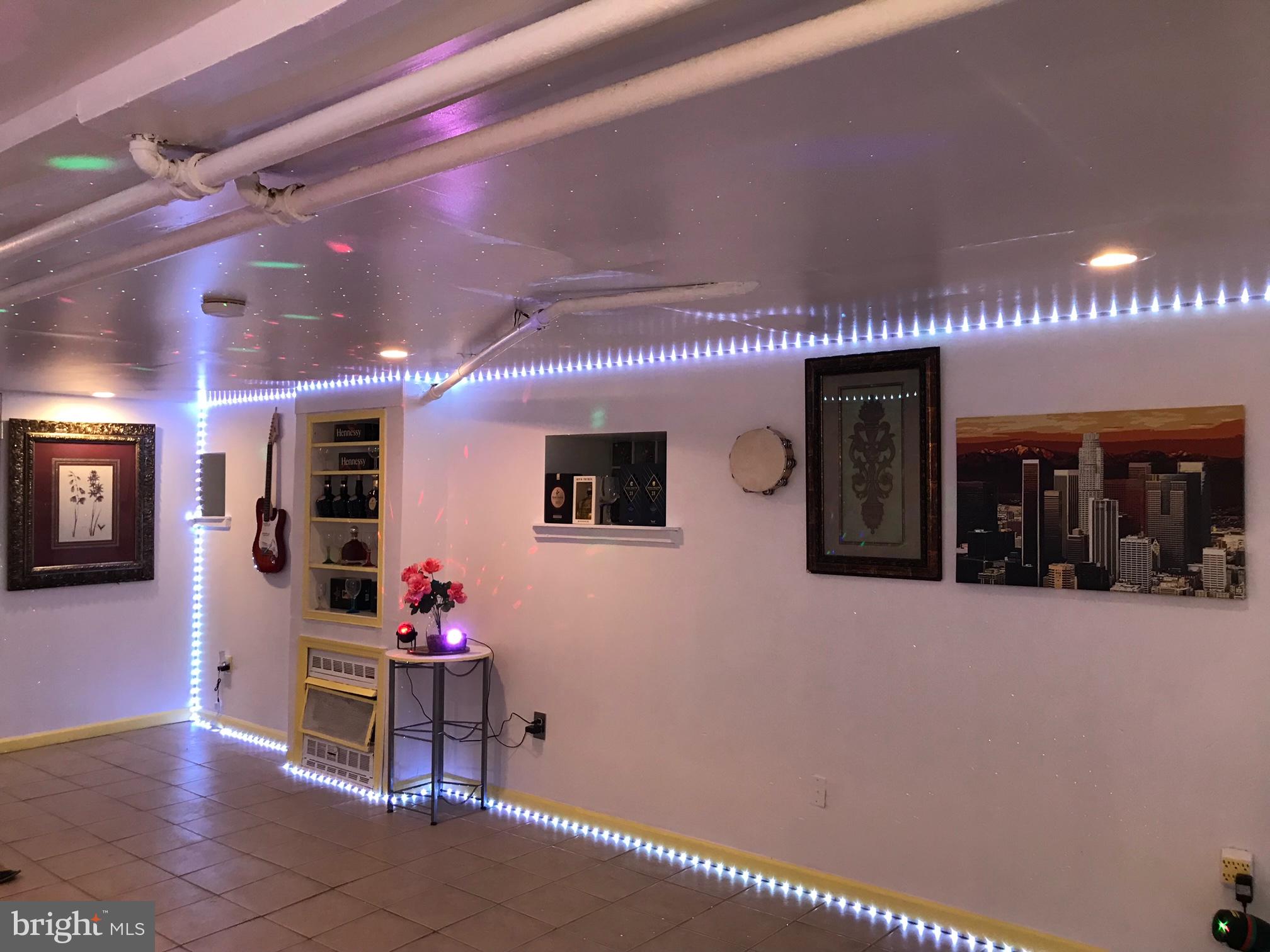 6961 Guilford Road Upper Darby, PA 19082 - Photo 4 of 33