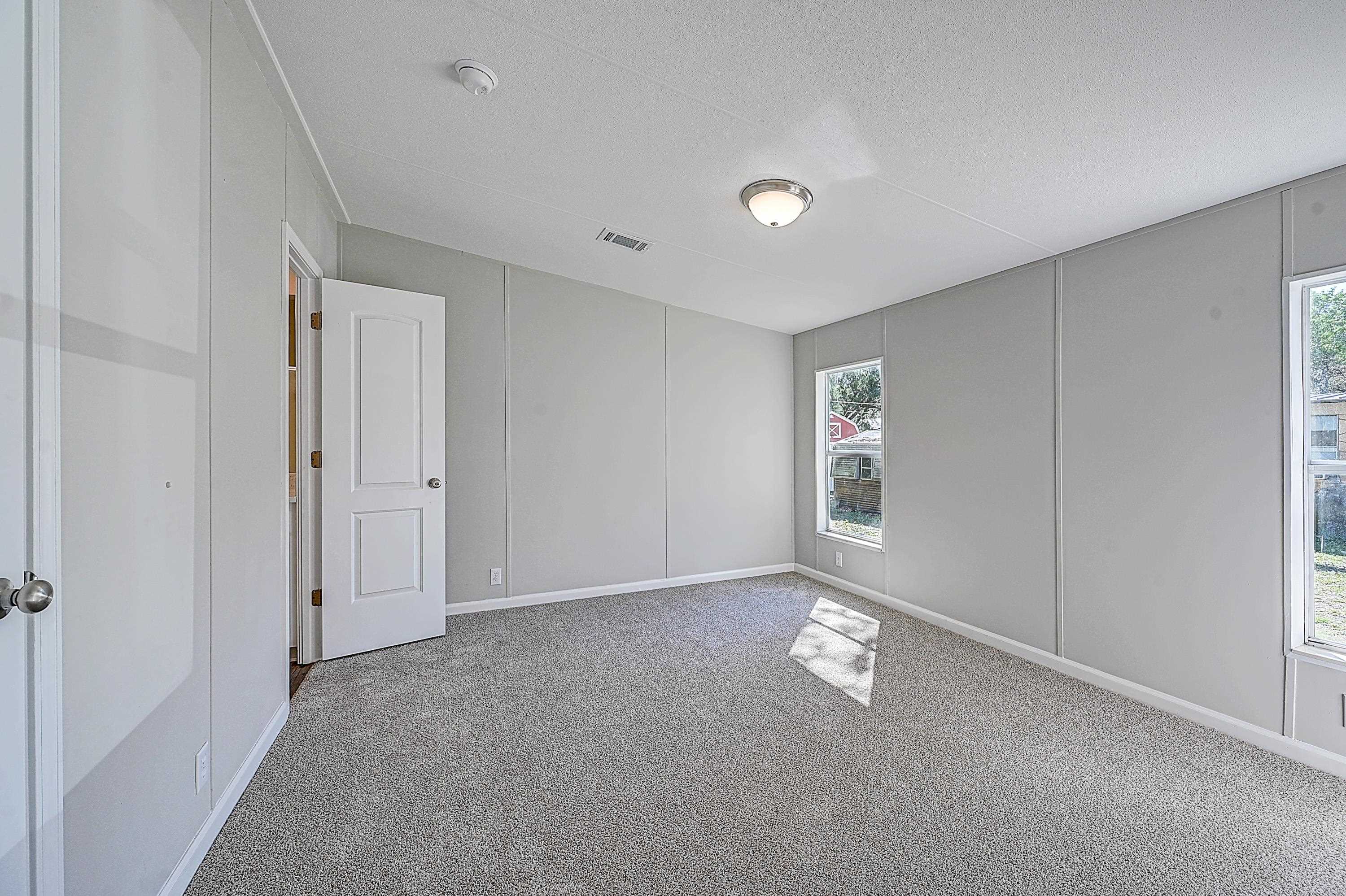 800 Oakes Avenue St. Augustine, FL 32084 - Photo 9 of 26 a view of an empty room and window