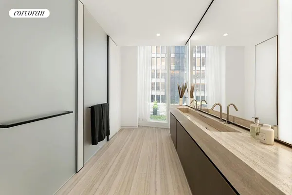 $1,595,000 | 100 East 53rd Street, Unit 14B | Midtown East
