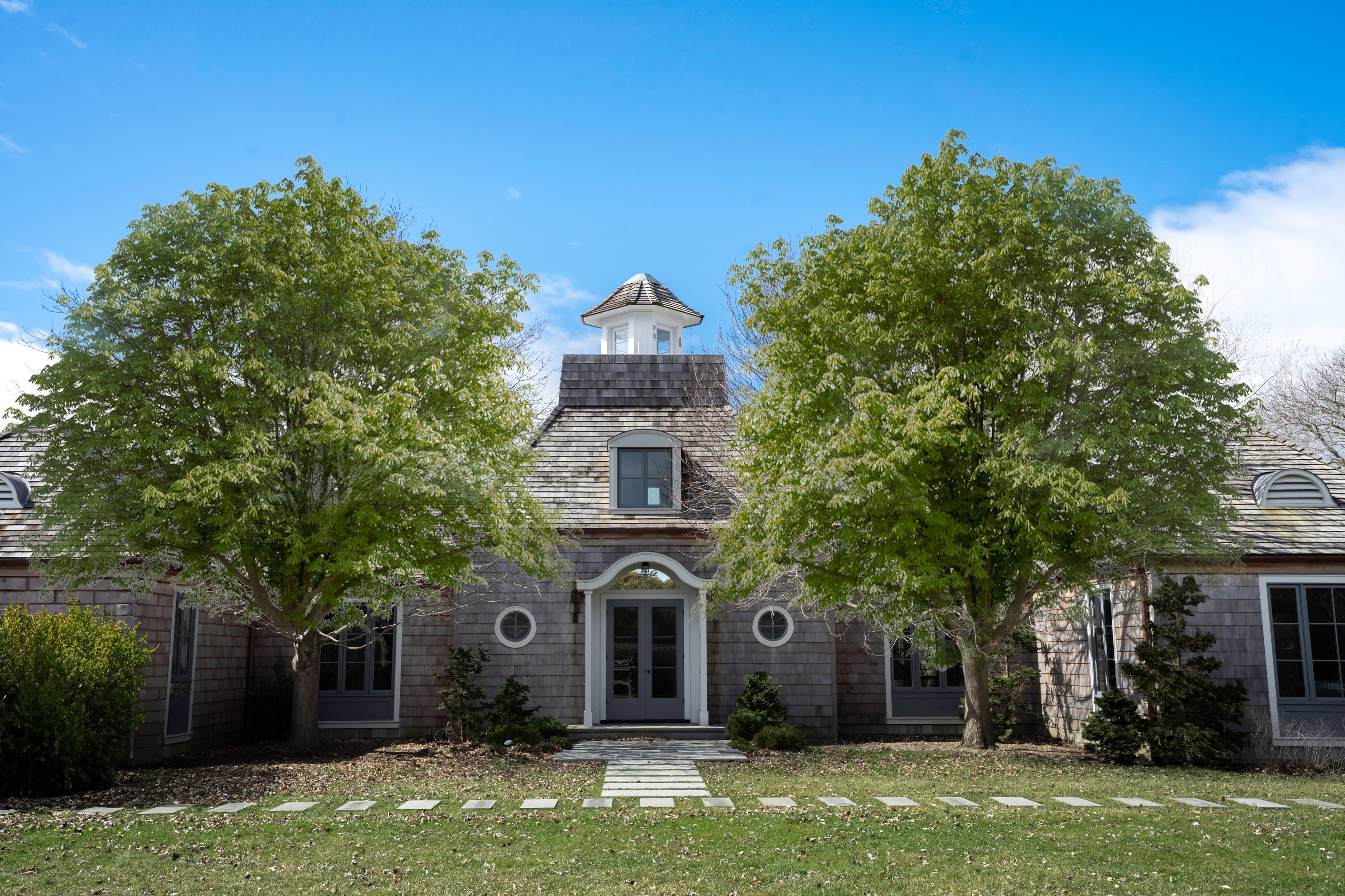 153 Egypt Lane East Hampton, NY 11937 - Photo 7 of 47 front view of a house with a garden