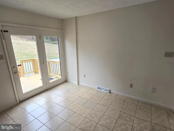 $1,850 | 85 Leatherman Drive, Falling Waters, WV 25419
