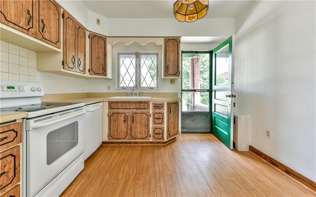 355 Gross Street Pittsburgh, PA 15224 - Photo 8 of 25 Ready for an update. Just redo the cabinet doors.