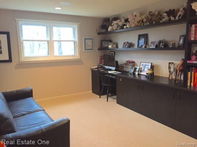 30069 High Valley Road Farmington Hills, MI 48331 - Photo 15 of 17