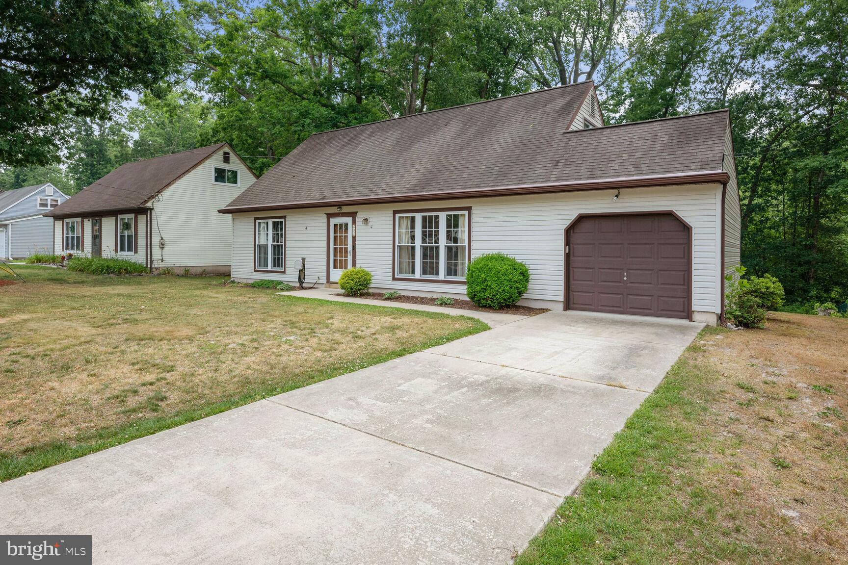 217 Johnson Road Blackwood, NJ 08012 - Photo 4 of 26 Nice long driveway