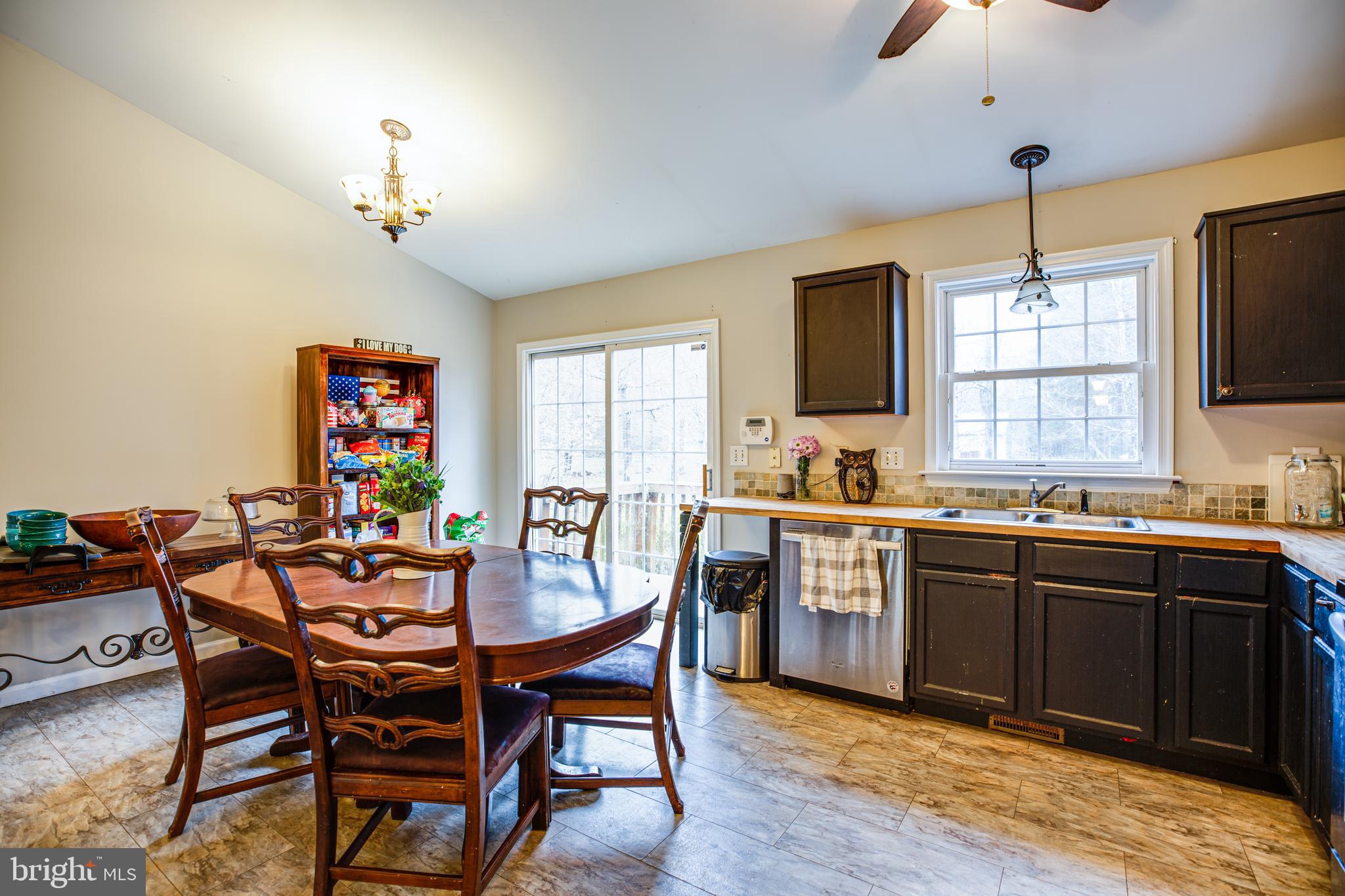 1097 Branch Road Ruther Glen, VA 22546 - Photo 8 of 30 Eat-in kitchen