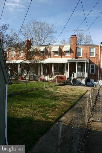 Exterior (Rear)