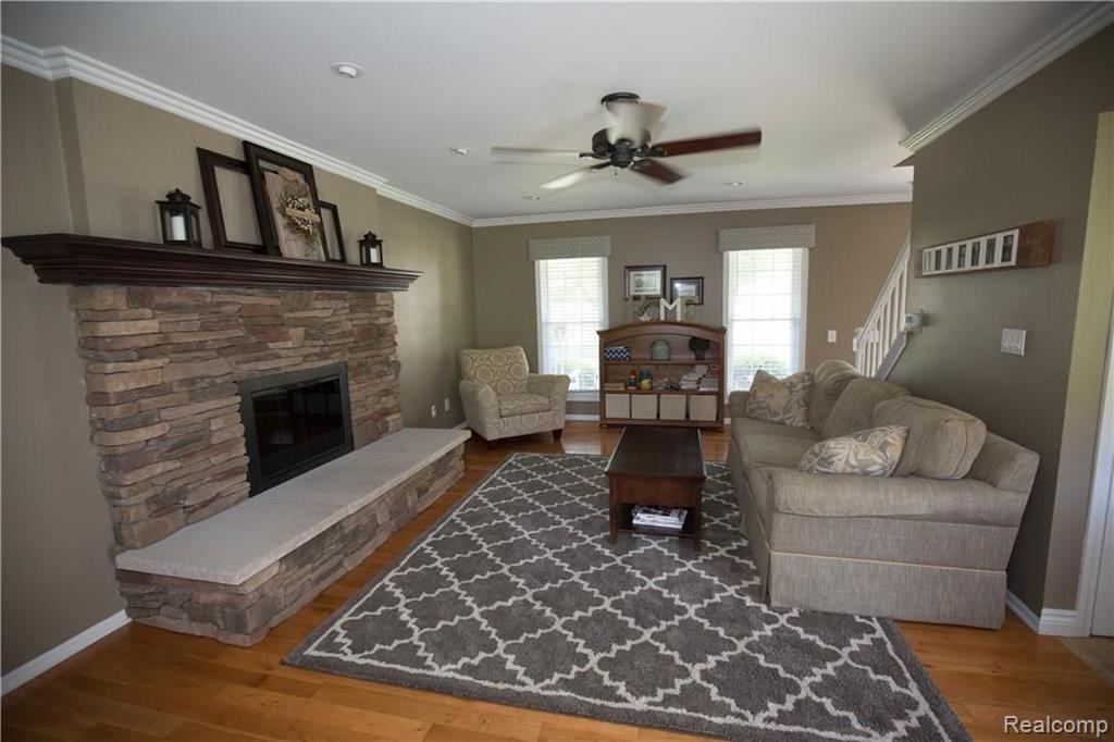 306 Whitney Drive Rochester Hills, MI 48307 - Photo 9 of 38